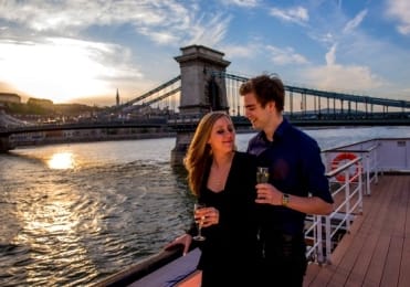 Budapest sunset cruise with cocktails