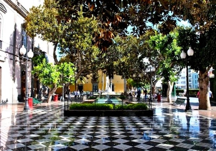 Shady plaza in Las Palmas de Gran Canaria