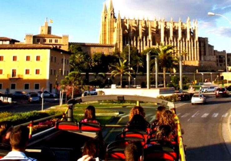Hop on and Hop off city tour in Mallorca