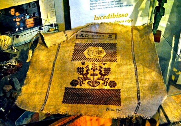 Fine linen from sea silk weaving in Sant’Antioco