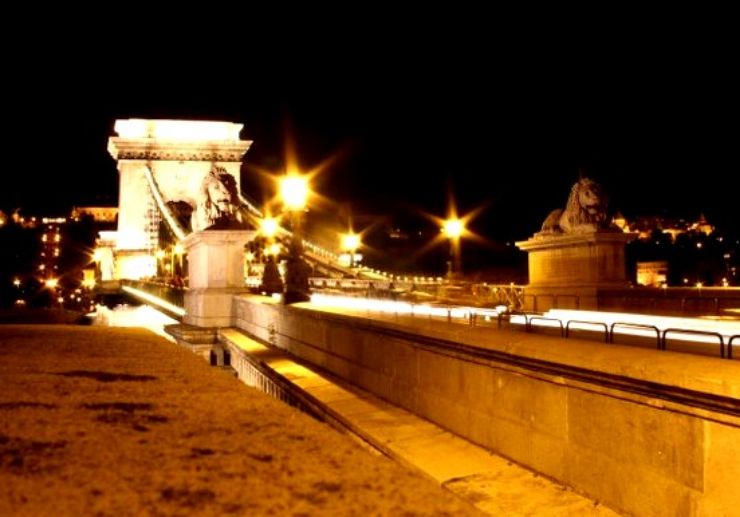 Budapest chain bridge at night