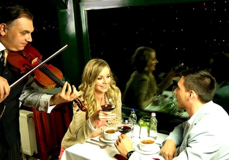 Dinner and cruise Danube river with live music
