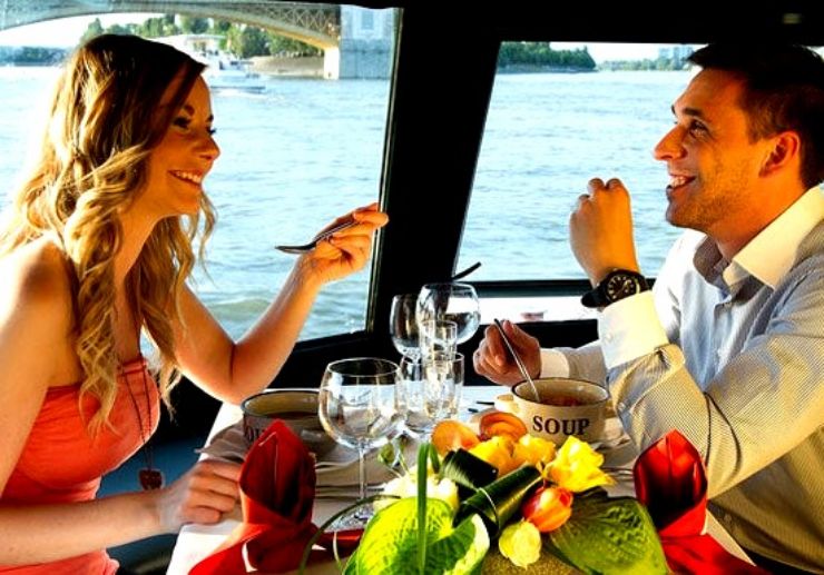 Lunch and cruise on Danube river in Budapest