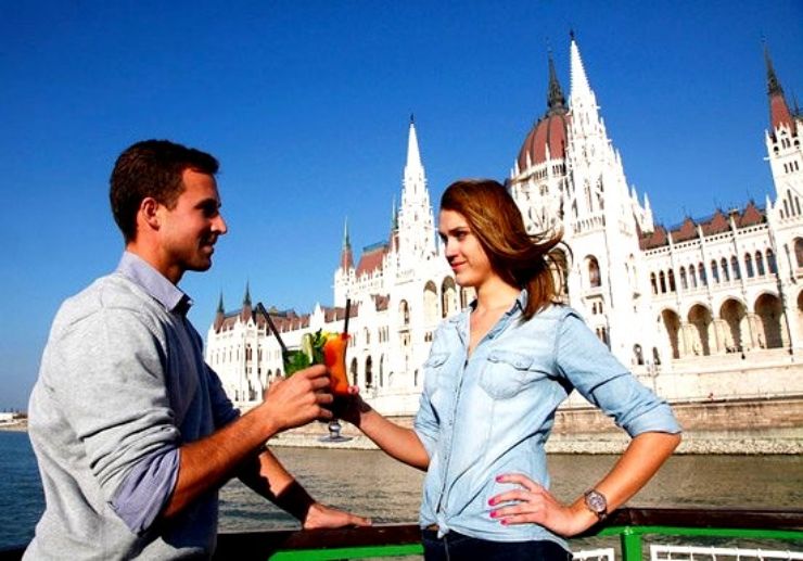 Cocktails and cruise on the Danube
