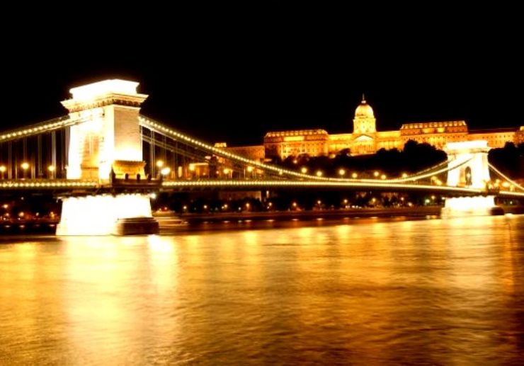 See chain bridge in Budapest on dinner cruise along Danube