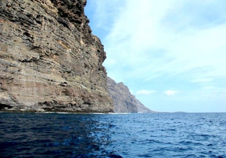 Stunning Los Gigantes cliffs water taxi