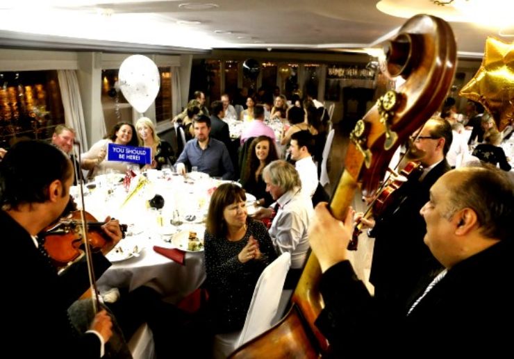 dinner cruise live music on Danube river