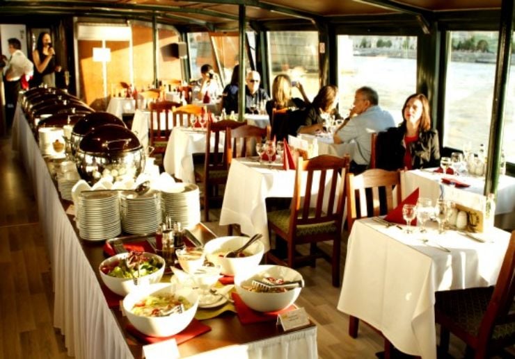 Danube cruise with lunch buffet and parliament