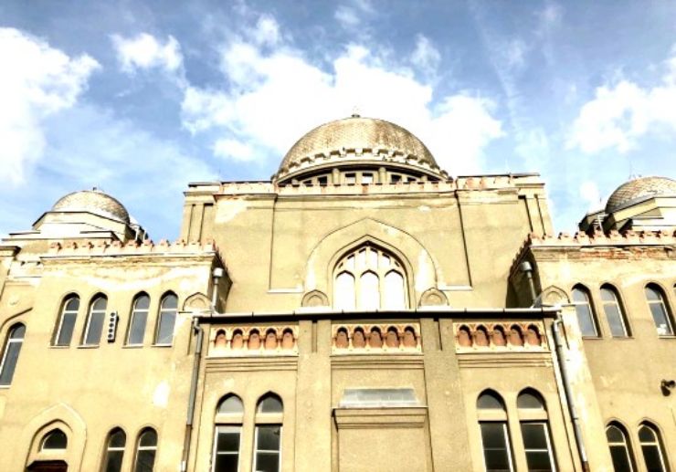 The Synagogue of Gyöngyös Jewish Tour