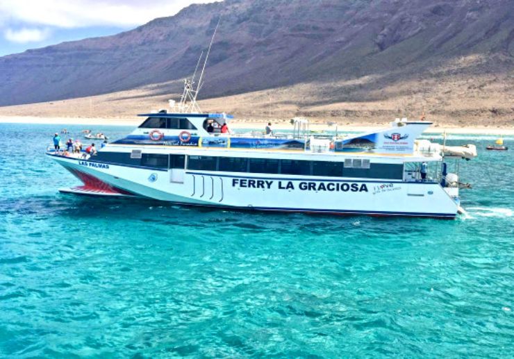Ferry from lanzarote to La Graciosa island