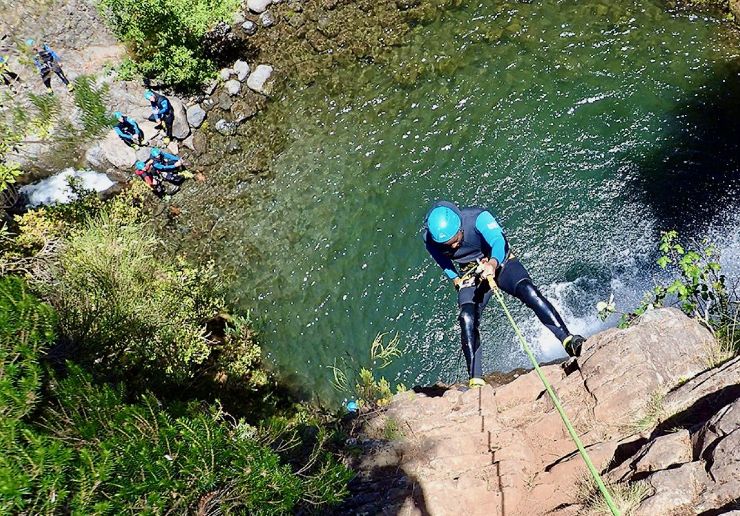 Abseil down the river Madeira canyoning