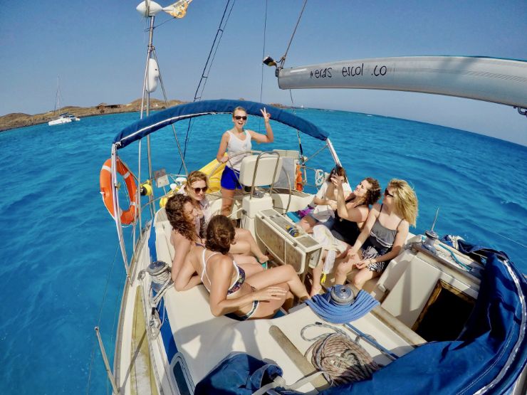 Private charter sailing to Lobo island